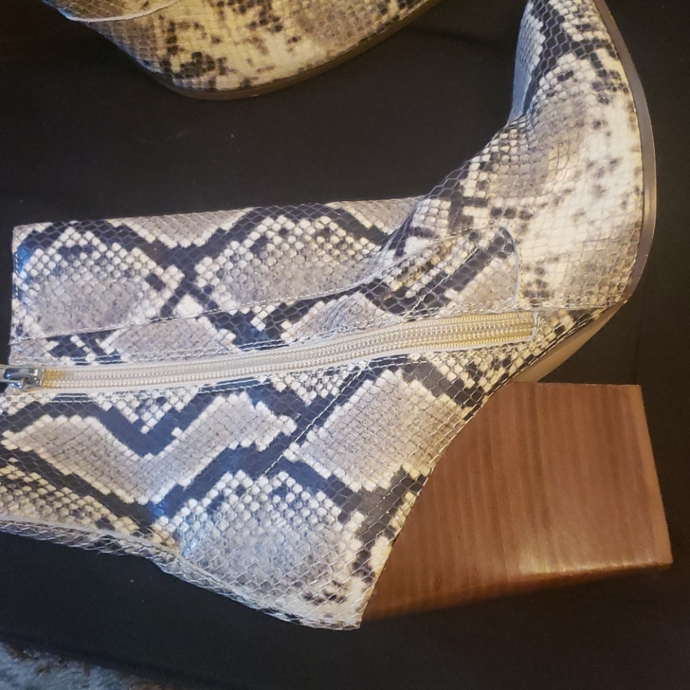 Shoes - Picture 2 of 4